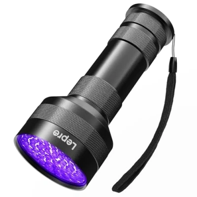 Imagen de Lepro Linterna Ultravioleta, UV con 51 LED, Luz Ultravioleta de 395nm, Detector Negra para Manchas, Alfombras, Billetes, Orina Mascotas y más, 3 Pilas AA (No Incluidas)