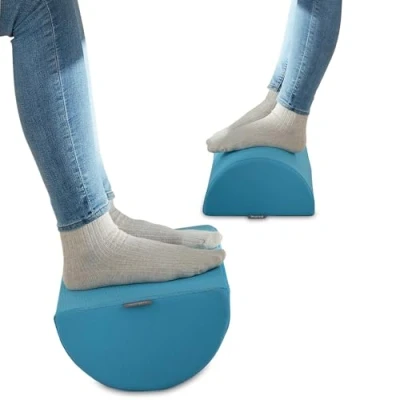 Imagen de Leitz Reposapies de Oficina, Ajustable para Piernas y Rodillas, Alivia el Dolor Hombros Espalda, Fabricado con Espuma Funda Tela, Gama Ergo Cosy, Azul Suave, 53710061
