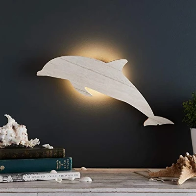 Imagen de Lights4fun Aplique de Pared Delfín en Madera con 18 LED Blancos Cálidos a Pilas para Interiores