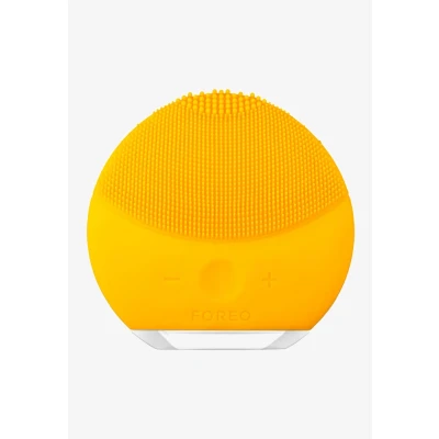 Imagen de Foreo Cepillo Limpiador Facial Luna Mini 2, Accesorio De Viaje, Masajeador Eléctrico Silicona, Skin Care Para Todo Tipo Pieles, Sunflower Yellow