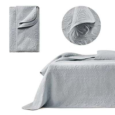 Imagen de ROOM99 Leila Elegante Colcha en Gris Claro 220 x 240 cm Manta Versátil como de Cama o Cubresofá Estilo Patchwork Ideal Bedspread