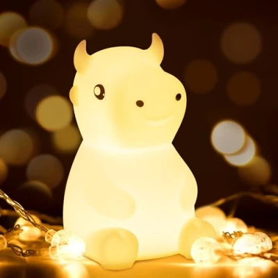 Imagen de kidoo Lámpara de Mesita Noche, Luz Nocturna Infantil, LED 8 Colores para Bebé, Eficiencia Energética y Brillo Ajustable, Carga USB, Iluminación Infantil (Toro)