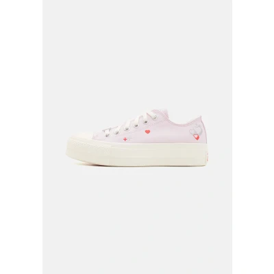 Imagen de Chuck Taylor All Star Lift Platform Y2k Heart, 39