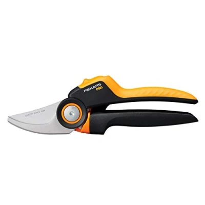 Imagen de Fiskars Tijeras de jardín Bypass M, X series PowerGear, P921, Mango giratorio, Para ramas frescas, Recubrimiento antiadherente, Cuchillas acero inoxidable, Longitud: 20,1 cm, Negro/Naranja, 1057173