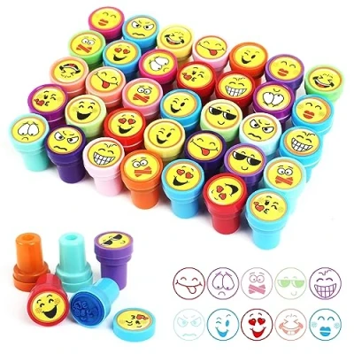 Imagen de Gudotra 36pcs Sellos para Niños de Entintado Favor Fiesta Infantil Regalo Cumpleaños Cajas Sorpresas (Emoji)