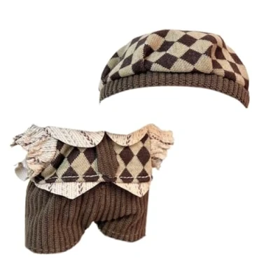 Imagen de Labubu Ropa para Muñeca de 17cm. Conjunto y Accesorios Peluche, Camisa Rombos, Corbata, Pantalón Boina (Peluche no Incluido).