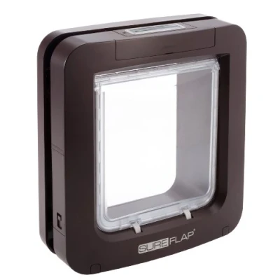Imagen de Puerta para Mascotas SureFlap Sure Petcare con Lector de Microchip y Placas identificación RFID Gatos Perros pequeños, Toque Queda, 1 botón Control, marrón, 4 Pilas C (no Incluidas).