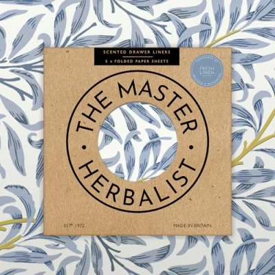 Imagen de The Master Herbalist Forros perfumados para cajones con aroma a lino fresco en un diseño azul de William Morris (plegado) Paquete 5 hojas Contiene aceites esenciales Fabricado el Reino