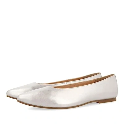Imagen de GIOSEPPO Bailarinas Off White de Piel con Punta Fina para Mujer trebesing