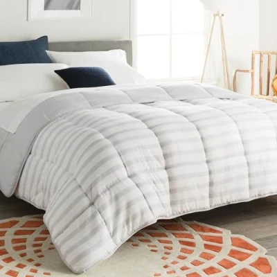 Imagen de Linenspa Edredón nórdico de microfibra relleno 4 estaciones ultra suave Edredon Cama 80/90 (135 x 200 cm), Color Gris/Rayas Blancas