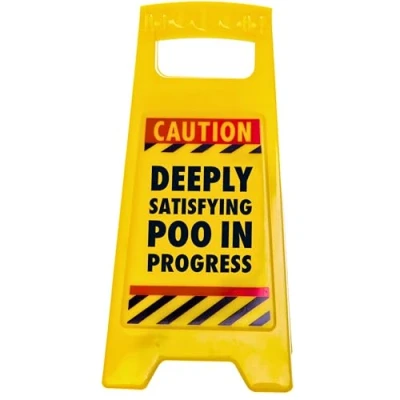 Imagen de Boxer Señal de Advertencia en plástico Amarillo con Mensaje inglés Deeply Satisfying Poo in Progress