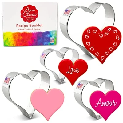 Imagen de Ann Clark Cookie Cutters Juego de 4 cortadores galletas corazón con libro recetas 6,6, 8,3, 9,2 y 10,8 cm Acero fabricado en EE. UU.