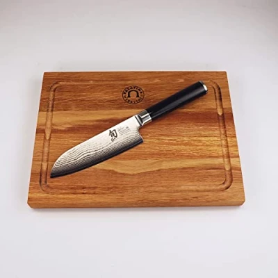 Imagen de Kai Shun DM 0727 Classic Juego de cuchillos Santoku (acero damasco con hoja 14 cm y tabla madera roble hecha a mano robusta, 30 x 22 cm)