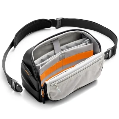 Imagen de Inateck Bandoleras Hombre organizadora Crossbody,Bolso Pecho Resistente a Salpicaduras,Diseño de Apertura 135 con Correa Ajustable,Bolsos Cruzados para Viajes,Trabajo,Uso Diario Casual Negro