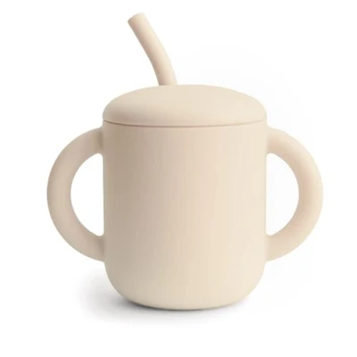 Imagen de mushie Taza de Entrenamiento con Pajita a Partir 6 Meses Contiene 175 ml Manijas Antideslizantes 100% Silicona sin BPA Vaso Antiderrame Lavable en el Lavavajillas Shifting Sand
