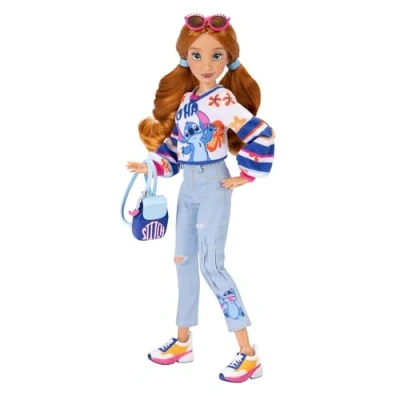 Imagen de DISNEY STORE Muñeca Fashion 30 cm Inspirada en Stitch de Invierno Incluye 2 Outfits y Accesorios hasta 10 Puntos Articulación, Red Hair Doll