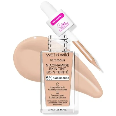 Imagen de Wet n Wild Bare Focus Niacinamide Skin Tint, Base de Maquillaje Cobertura Modulable, Fórmula Ligera Enriquecida con Ácido Hialurónico y Vitamina E para un Look Radiante, Light