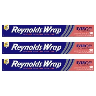 Imagen de Reynolds Classic Kitchen Foil Papel de aluminio para cocinar, barbacoa, asar Paquete 3 rollos, 304 mm x 9,14 m El embalaje puede variar