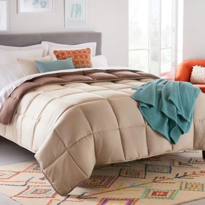 Imagen de Linenspa Edredón nórdico de microfibra relleno 4 estaciones ultra suave Edredon Cama 150 (220 x 240 cm), Beige / Marrón Moka