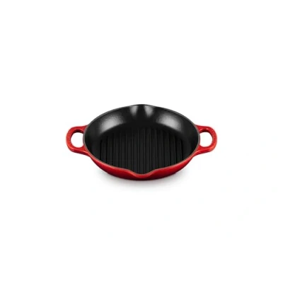 Imagen de Le Creuset Parrilla redonda alta de hierro fundido esmaltado Signature con asa auxiliar, para todo tipo placas y hornos, 25 cm, Cereza, 20208250600422