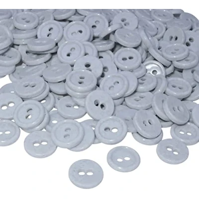 Imagen de AERZETIX C56344 Juego de 100 Botones redondos para costura Ø11.5x2.2mm con 2 agujeros diámetro apertura 2mm color gris claro en plástico decoración mercería moda