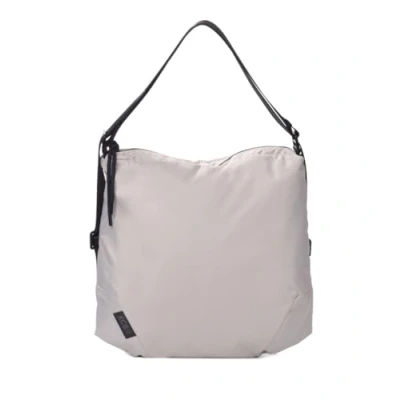 Imagen de Bolso Mochila KCB Puffy Versatilidad y Estilo Diseño Convertible Espacioso Ideal para el Día a Asas Ajustables 100% Vegano Color Hielo