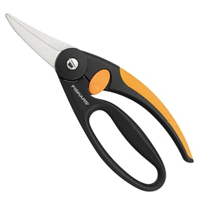Imagen de Fiskars Tijeras universales con mango protector SP45, Longitud: 22 cm, Hojas de acero inoxidable/Mango reforzado fibra vidrio, Negro/Naranja, 1001533