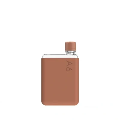 Imagen de memobottle Paquete A6 (Terracota) 375 ml Botella, funda de silicona y tapa Botella agua compacta Para bolsas bolsillos pequeños Tritan sin BPA Moderna, minimalista gimnasio
