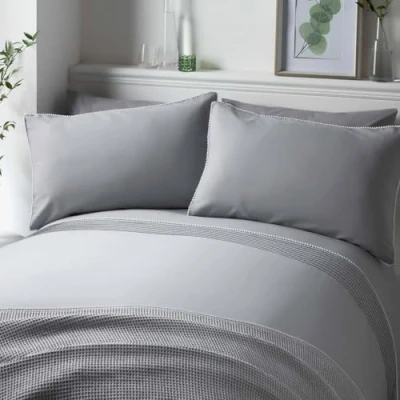 Imagen de Serene Juego de Funda edredón con Pompones fácil Cuidado, tamaño Cama Doble, Ropa Plateada Blancos