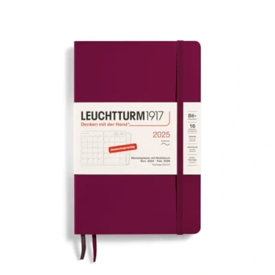 Imagen de LEUCHTTURM1917 370609 Paperback (B6+) 2025 Planificador mensual y cuaderno (16 meses, tapa blanda, Port Red, alemán)