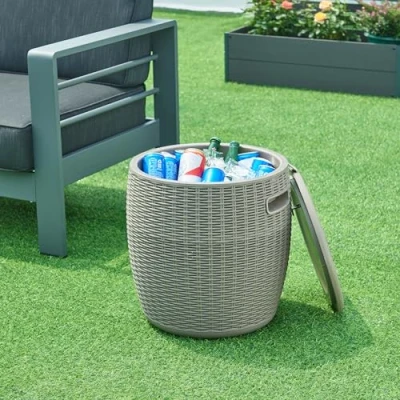 Imagen de casa.pro Taburete Nevera Avetrana Multiusos Asiento de Jardín Cubitera Hielo para Playa Balcón Terraza 37 L Efecto Ratán Polipropileno 44xØ40 cm Marrón Claro