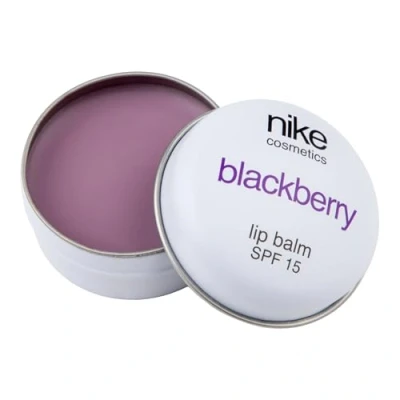 Imagen de NIKECOSMETICS Bálsamo Labial Perfumado Blackberry 15 ml, Protección Solar FPS 15, Fórmula Hidratante, con Manteca de Karité, Vitamina E y Aceites Vegetales, Hidrata la Piel tus Labios, Uso Diario