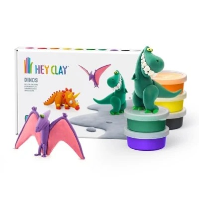 Imagen de Hey Clay Dinos: Pterodáctilo, triceratops, tiranosaurio, juego de modelado colorido para niños, kit arcilla seca al aire, 6 latas con divertida aplicación instrucciones interactivas