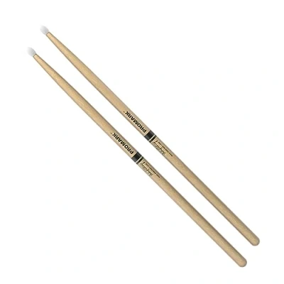 Imagen de Pro Mark American Hickory 420 Nylon Tip Drumsticks in Mike Portnoy Autograph Model