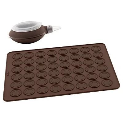 Imagen de Lékué Kit repostería para hacer macarons, tapete + manga decomax receta, silicona platino color marrón oscuro