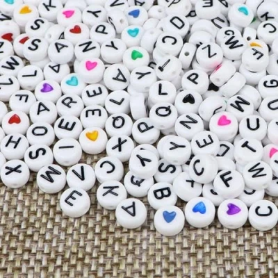 Imagen de Letras para Pulseras, ZesNice 1400 Piezas Abalorios Cuentas Hacer Pulseras 7 X 4 mm, A Z Blanco Redondos Letras, Colores de Corazón con Hilo Elastico Friendship Bracelet Kit