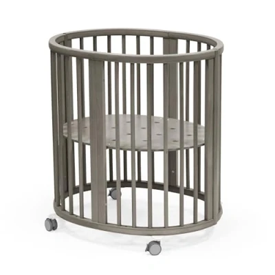 Imagen de Stokke Mini Sleepi, Gris Bruma Cuna Ovalada Apta para 0 6 Meses Base Ajustable en Altura, Ruedas giratorias bloqueables, de colchón Perforada circulación del Aire