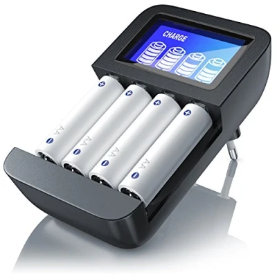 Imagen de Cargador de Pilas Universal 4 Unidades, con Ranuras Pantalla LCD Recargables Tipo AA o AAA NiMH Carga controlada por microprocesador Huecos manejo Sencillo