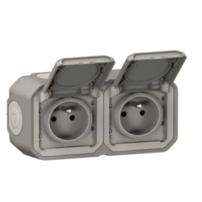 Imagen de LEGRAND toma impermeable doble IP55 con tierra Plexo, 2P+T 16A completa persiana, para colocación en aparente, montaje horizontal Fabricado Francia Gris
