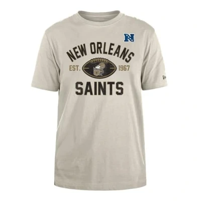 Imagen de New ORLEANS SAINTS Era Cap NFL Camiseta Regular con Estampado de Equipo Desgastado, diseño gráfico Piedra, Unisex