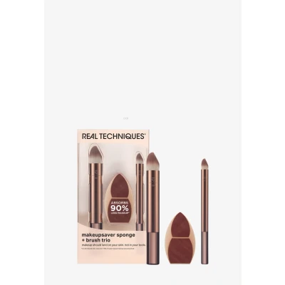 Imagen de Real Techniques Makeupsaver Juego de 3 esponjas y brochas maquillaje para formulaciones líquidas en crema, imita la aplicación los dedos reduce residuos maquillaje, sin crueldad