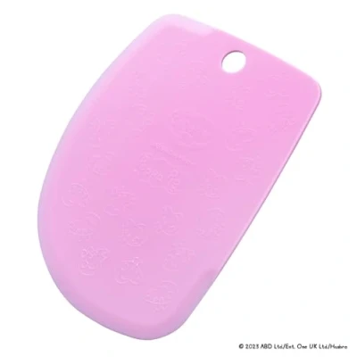 Imagen de Dr. Oetker Tarjeta de rasqueta Peppa Pig Práctico utensilio cocina para todos los amantes la repostería, con diseño apto niños, resistente y duradero, ideal procesar