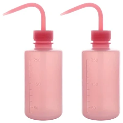 Imagen de stonylab Botella de Lavado Químico, Paquete 2 Riego Herramienta Exprimible LDPE Seguridad Plástico Enjuague con Báscula Etiquetas y Boca Estrecha Agua Rosado, 250ml