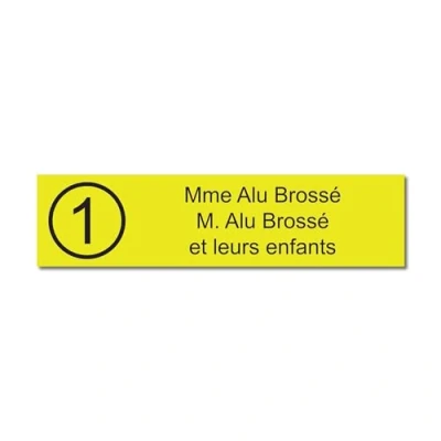 Imagen de Placa grabada para nombre y número buzón autoadhesivo, 10 x 2,5 cm, personalizada, 1 a 3 líneas, color amarillo