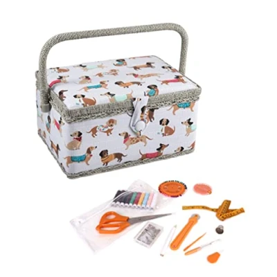 Imagen de Hobby Gift Exclusiva caja de almacenamiento para manualidades precargada con kit costura 94 piezas incluido, 18,5 x 25,5 14,5 cm, perro salchicha