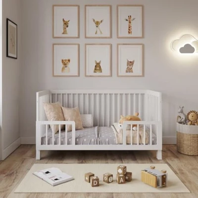 Imagen de Alexander, Cuna convertible 4 en 1,base de colchón ajustable, cama para niños pequeños y día,se convierte sofá,barreras madera incluidas,desde el nacimiento hasta los 6 años (Blanco)