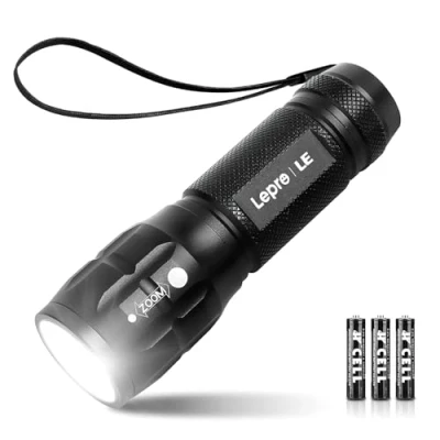 Imagen de LE Linterna LED LE1000, Portátil Linternas Alta Potencia con Zoom, IPX4 Impermeable Táctica de Aluminio para Ciclismo, Camping, Senderismo, Emergencia etc. [3 AAA Pilas Incluidas]