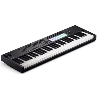 Imagen de Novation Launchkey 61 [MK4]: Controlador de teclado MIDI, teclas, semicontrapesado, USB, integración DAW. Modos Chord/Scale, 8 pads percusión, arpegiador y paquete software producción musical