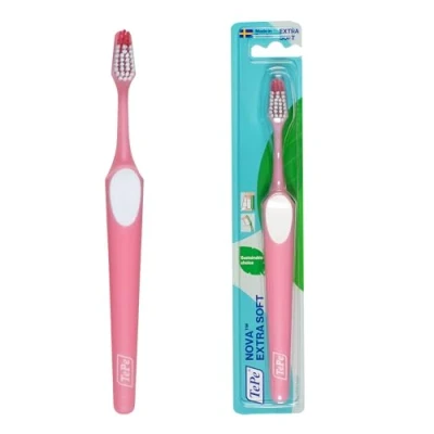 Imagen de Cepillo de dientes TePe Nova extra suave, para adolescentes y adultos, con mango ergonómico antideslizante