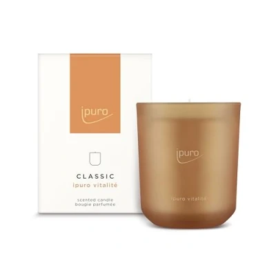 Imagen de ipuro VITALITÉ Vela aromática decorativa clásica en tarro de cristal con aroma romero y jengibre, madera cedro pachulí, velas larga duración, color rojo, 270 g